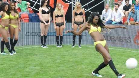 Futbalový pohár žien len v sexi spodnej bielizni, FOTOGALÉRIA v článku 16
