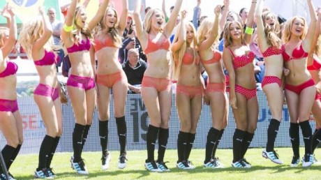 Futbalový pohár žien len v sexi spodnej bielizni, FOTOGALÉRIA v článku 2