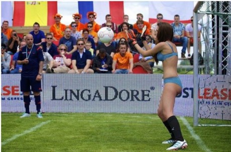Futbalový pohár žien len v sexi spodnej bielizni, FOTOGALÉRIA v článku 4
