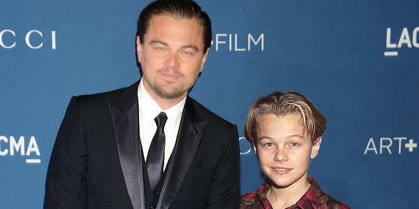 Hollywoodsky herci, ktorí pózujú s mladšou verziou samých seba
