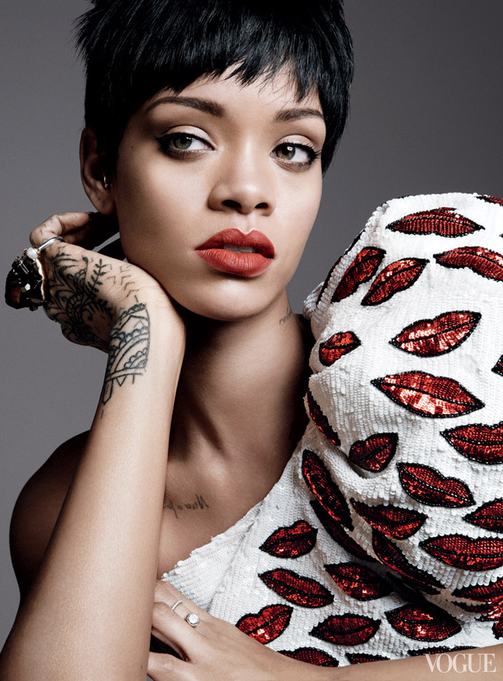 Kráska Rihanna na obálke marcového vydania magazínu Vogue